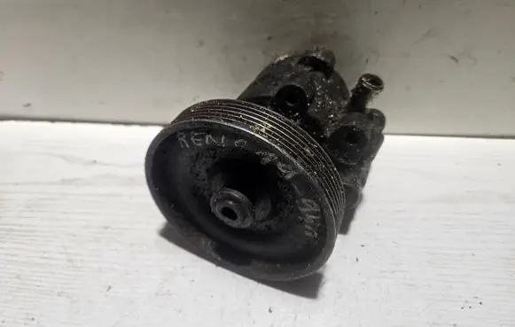 Renault 19 Power steering pump 7846075