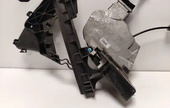 Volvo S40 Front door lock 985914 30699109
