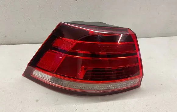 Volkswagen Golf VII Rear/tail lights 5G9945095E 90124296