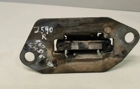 Volvo S60 Engine mount bracket 8624757