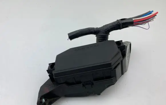 Toyota Prius Prime Fuse module 09563W 8266247240