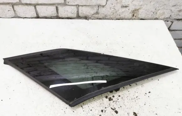 Peugeot 3008 II Rear side window