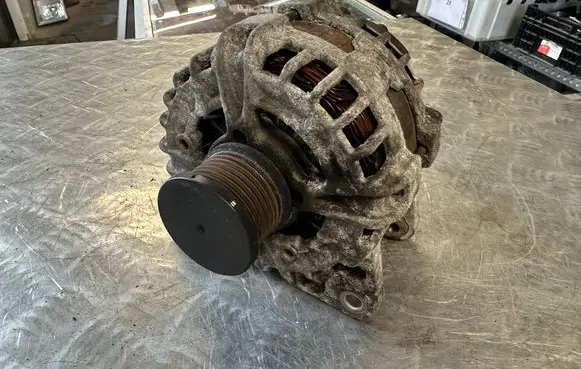 Nissan X-Trail T32 Generator/alternator 231004BE0A