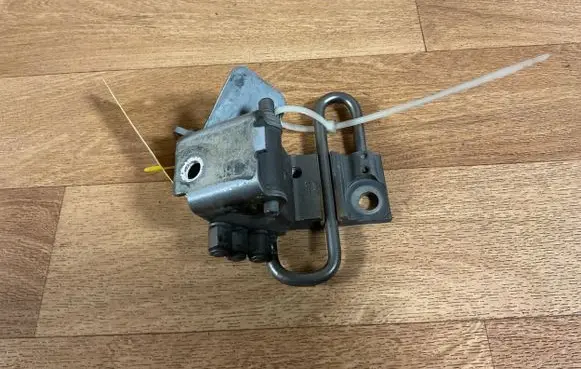 Audi A6 S6 C6 4F Front door lower hinge 8E0831412B
