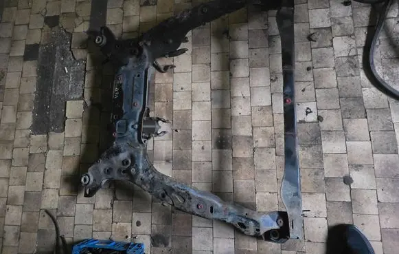 Volvo V60 Front subframe G9N5000 TD33A