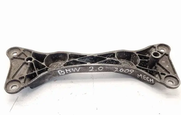 BMW 3 E90 E91 Engine mounting bracket 68572910 6778033 ENAE46000
