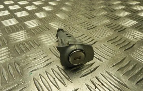 Skoda Fabia Mk3 (NJ) Loading door lock 6V0837168 T057