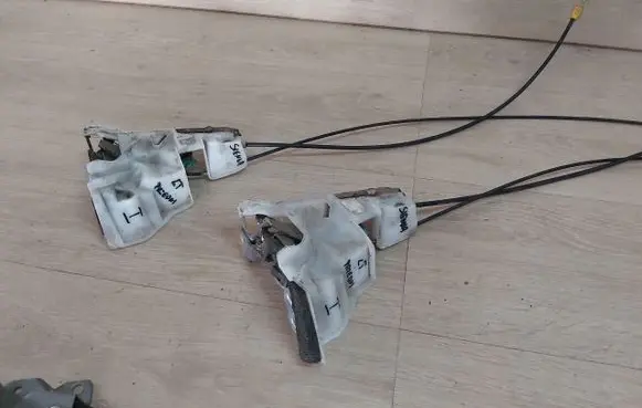 Toyota Sienna XL30 III Lock set 