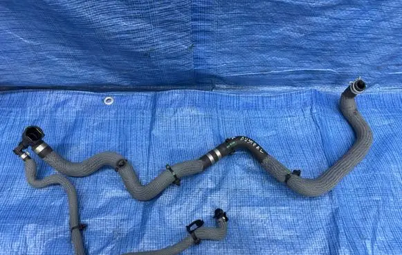 Renault Austral Engine coolant pipe/hose 215135929R