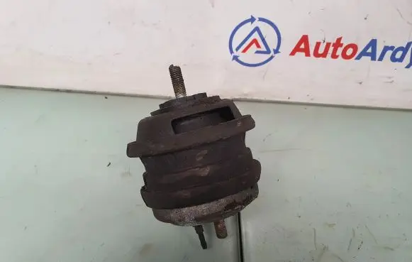 BMW 5 E39 Engine mount bracket 22116751281