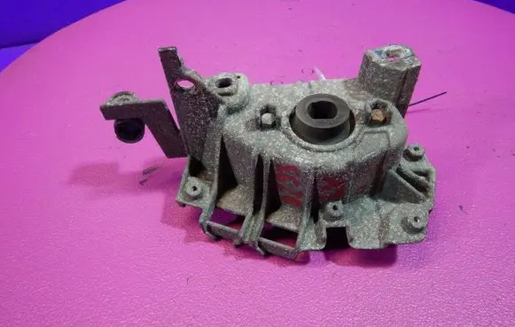 Renault Thalia I Gearbox mounting bracket