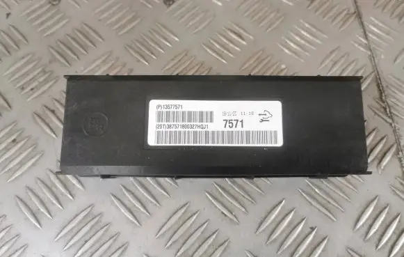 Opel Insignia A Coolant fan relay 13577571