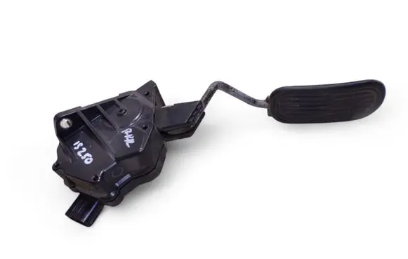 Accelerator throttle pedal