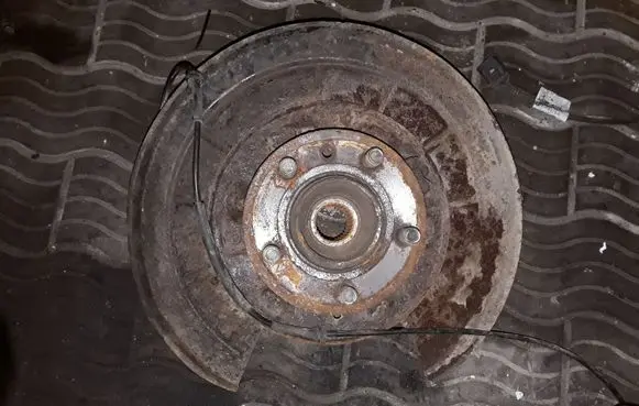 Land Rover Discovery 3 - LR3 Rear wheel hub NOCODE