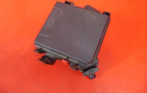 Renault Zoe Fuse box cover 284B81518R