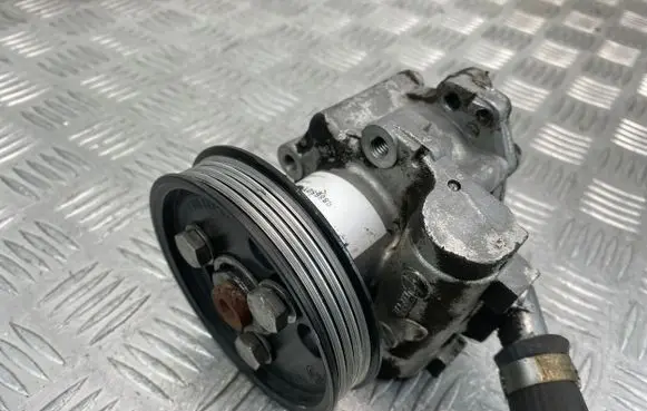 BMW X1 E84 Power steering pump 679886501