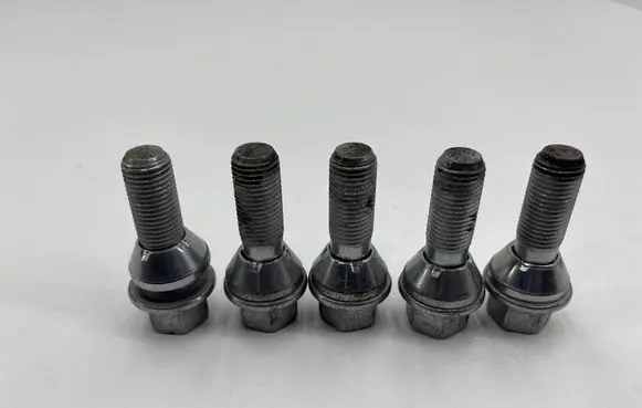 Volvo XC40 Nuts/bolts 