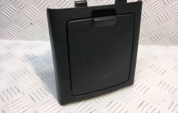 Cup holder front