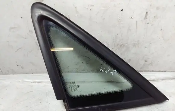 Volkswagen Touran I Front triangle window/glass 