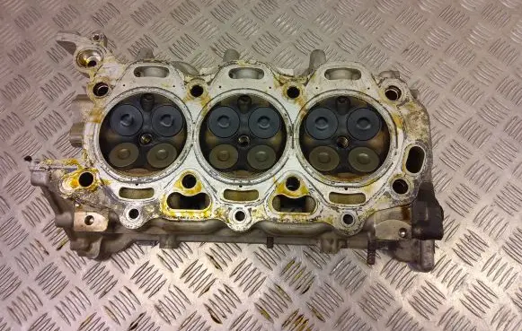 Alfa Romeo Stelvio Engine head 
