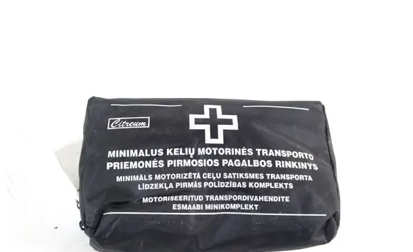 Toyota Hilux (AN10, AN20, AN30) First aid kit 