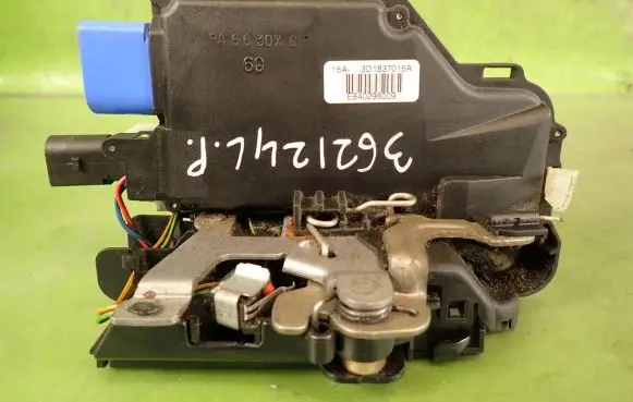 Volkswagen Phaeton Front door lock 3D1837015A