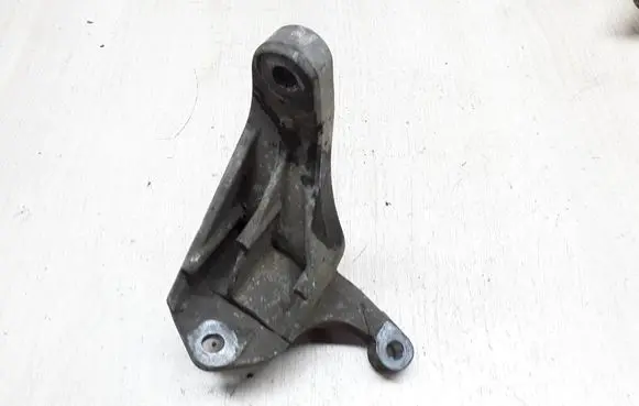 Ford Focus Engine mounting bracket 3M516P033