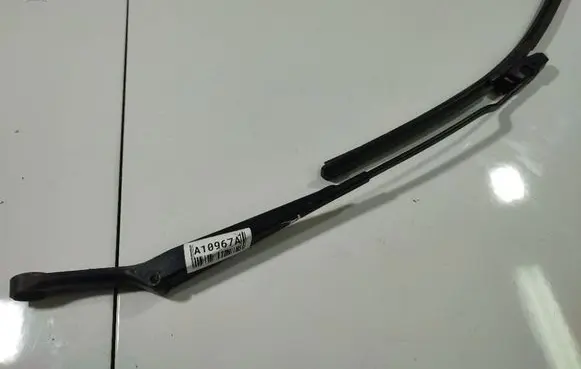 Front wiper blade arm