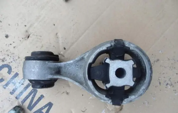 Nissan Qashqai Engine mount vacuum valve 11350JD00