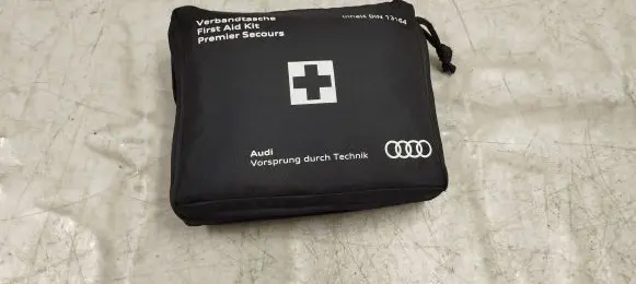 Audi A3 8Y First aid kit 8w0860282f