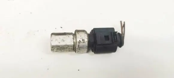 Volkswagen PASSAT B6 Air conditioning (A/C) pressure sensor 