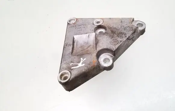 Jaguar XF X250 Power steering pump mounting bracket 6R833K738BA