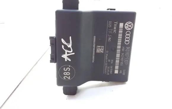 Volkswagen Golf V Gateway control module 1K0907951 1K0907530F