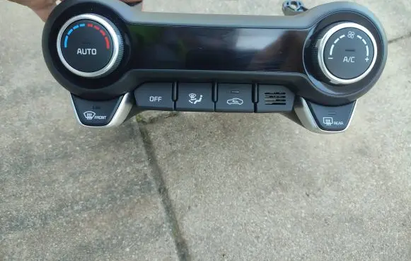 KIA Stonic Climate control unit 97250H8450 C200385470B 230304S722A0