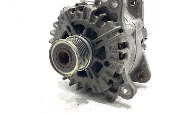 Audi A5 8T 8F Generator/alternator 04L903017A