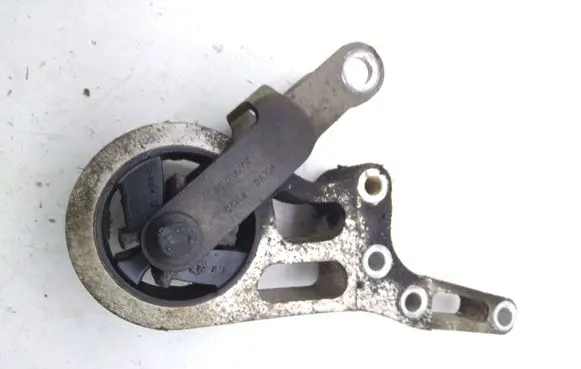 Volvo C30 Engine mount bracket