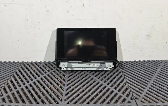 Lexus CT 200H Screen/display/small screen CVTS73J1AJ R31017ETC 10R037824