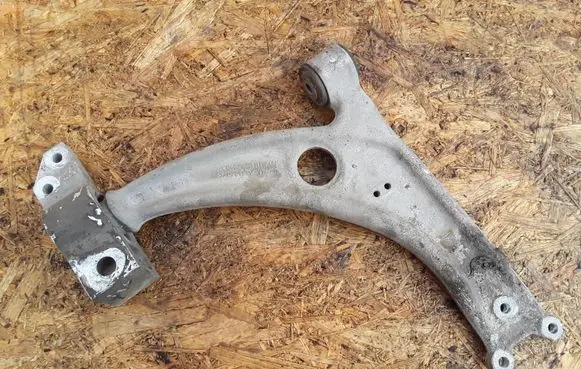 Volkswagen PASSAT B6 Front lower control arm/wishbone 3C0407153B