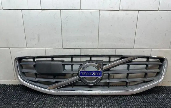 Volvo V60 Front bumper upper radiator grill 31353525 31353273