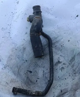 Engine coolant pipe/hose