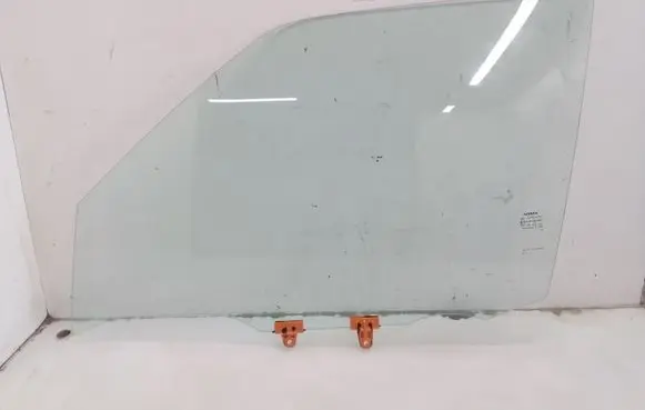 Nissan Juke I F15 Front door window glass four-door 43R007951