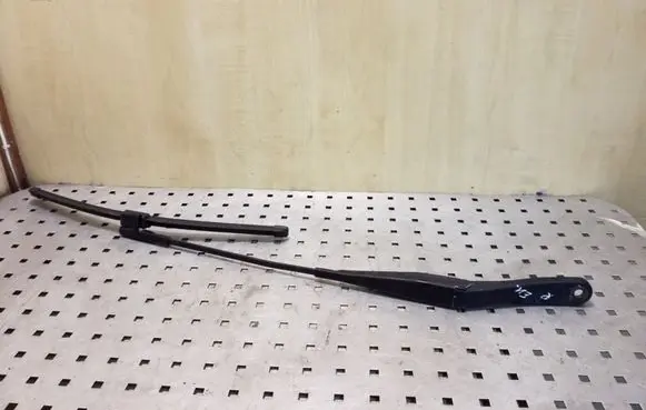 Opel Astra H Front wiper blade arm 13111220LH