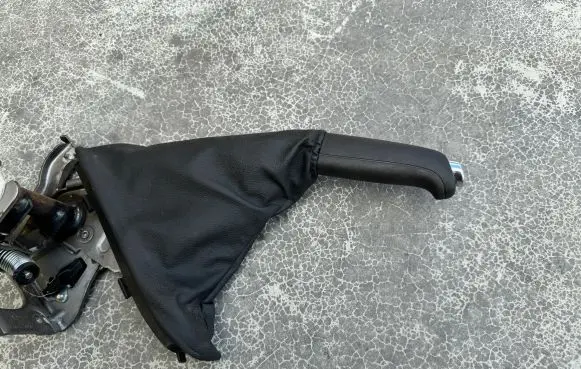 Opel Astra J Hand brake release handle 13351282