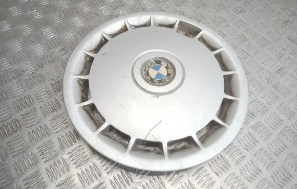 BMW 5 E34 R15 wheel hub/cap/trim 1129843