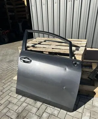 Toyota Verso Front door 1G3