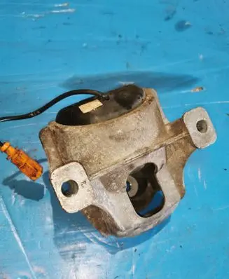 Audi A4 S4 B8 8K Engine mount bracket 8R0199381