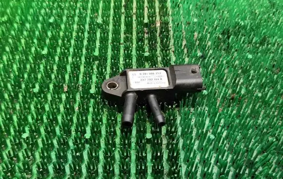 Renault Master III Exhaust gas pressure sensor 227702184R 0281006252