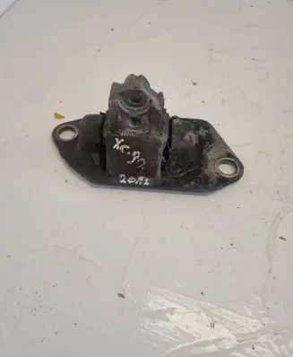 Volvo XC90 Engine mount bracket 30748811
