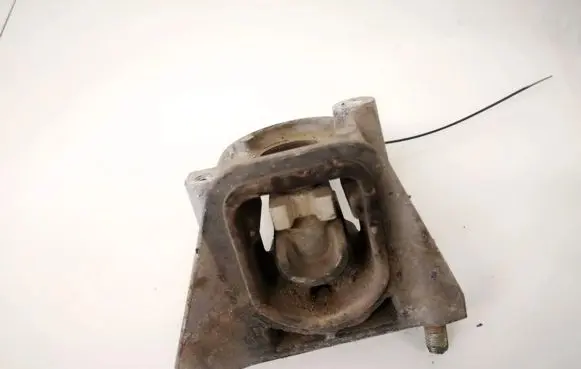 Honda Civic Engine mount bracket