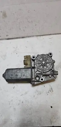Mercedes-Benz S W140 Front door window regulator motor 0130821501